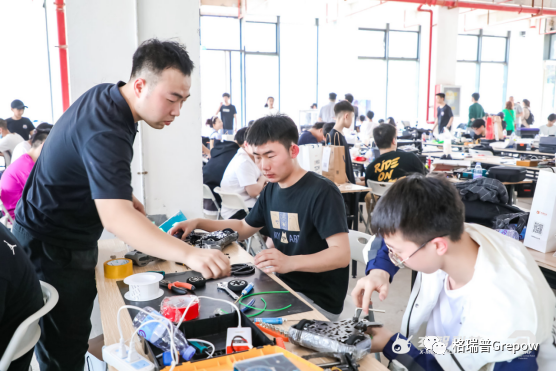 大灣區(qū)數(shù)智競技格斗機器人大賽 大灣區(qū)數(shù)智競技格斗機器人大賽